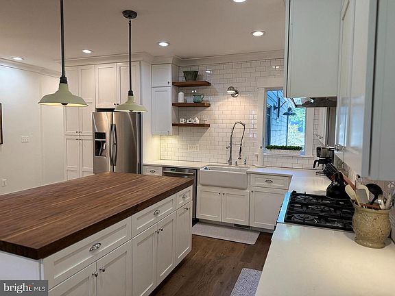 5th image of 1232 I St NE #1