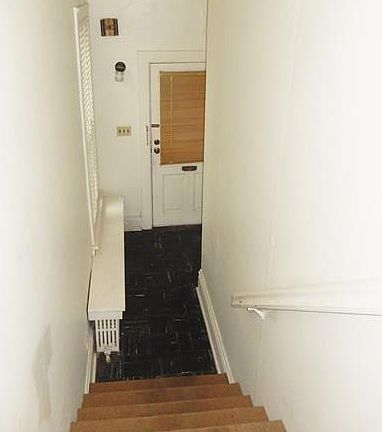 5th image of 532 Alexander St