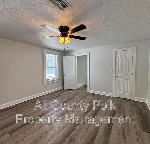 1044 W Lime St — Photo 6
