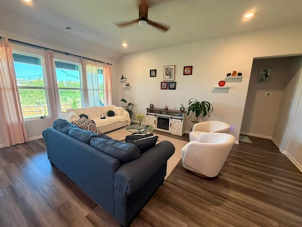 4 bed, 3.5 bath, 2897 sqft, $2,900 — Photo 3