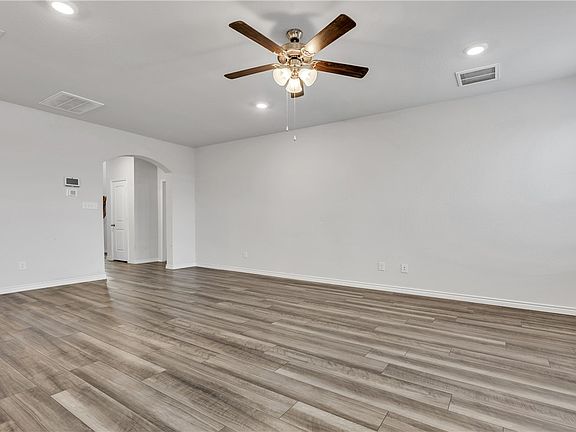 4th image of 6220 Darlington Ave