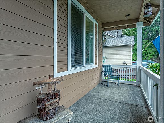 4th image of 1108 180th Street E