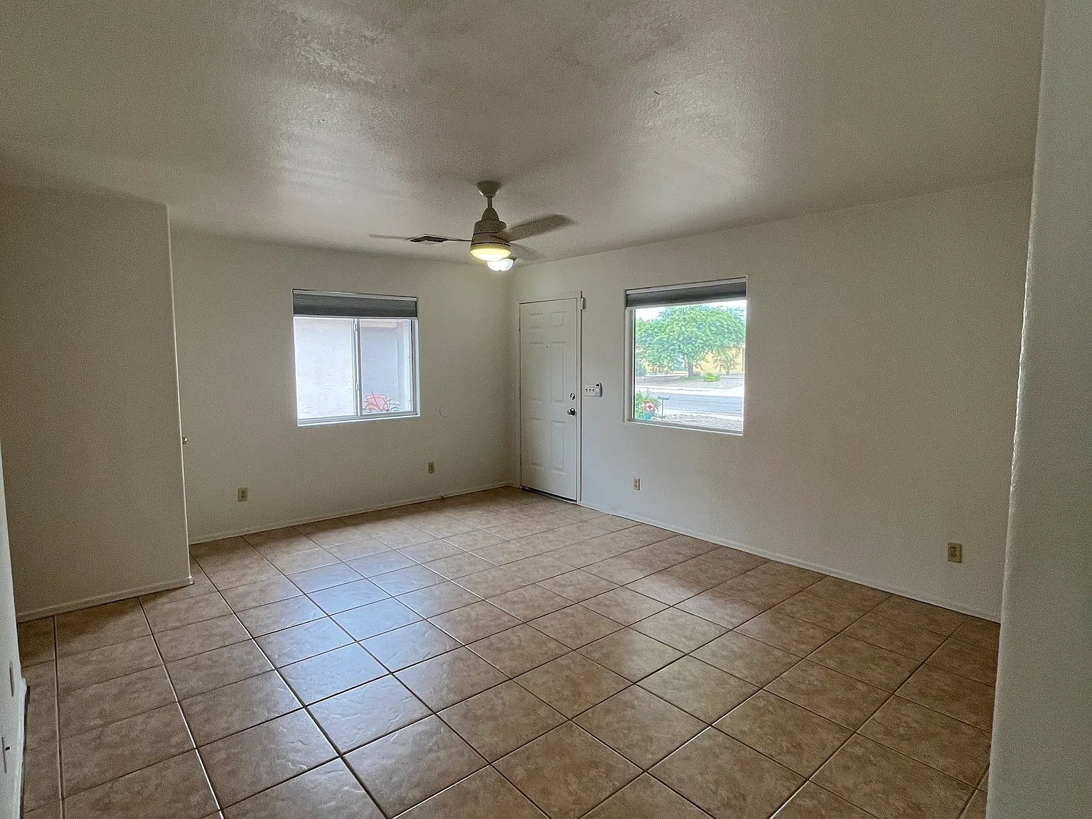 3 bed, 1024 sqft, $1,650 — Photo 4