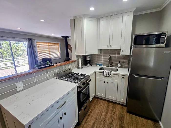 2 bed, 2.0 bath, 950 sqft, $2,150 — Photo 2