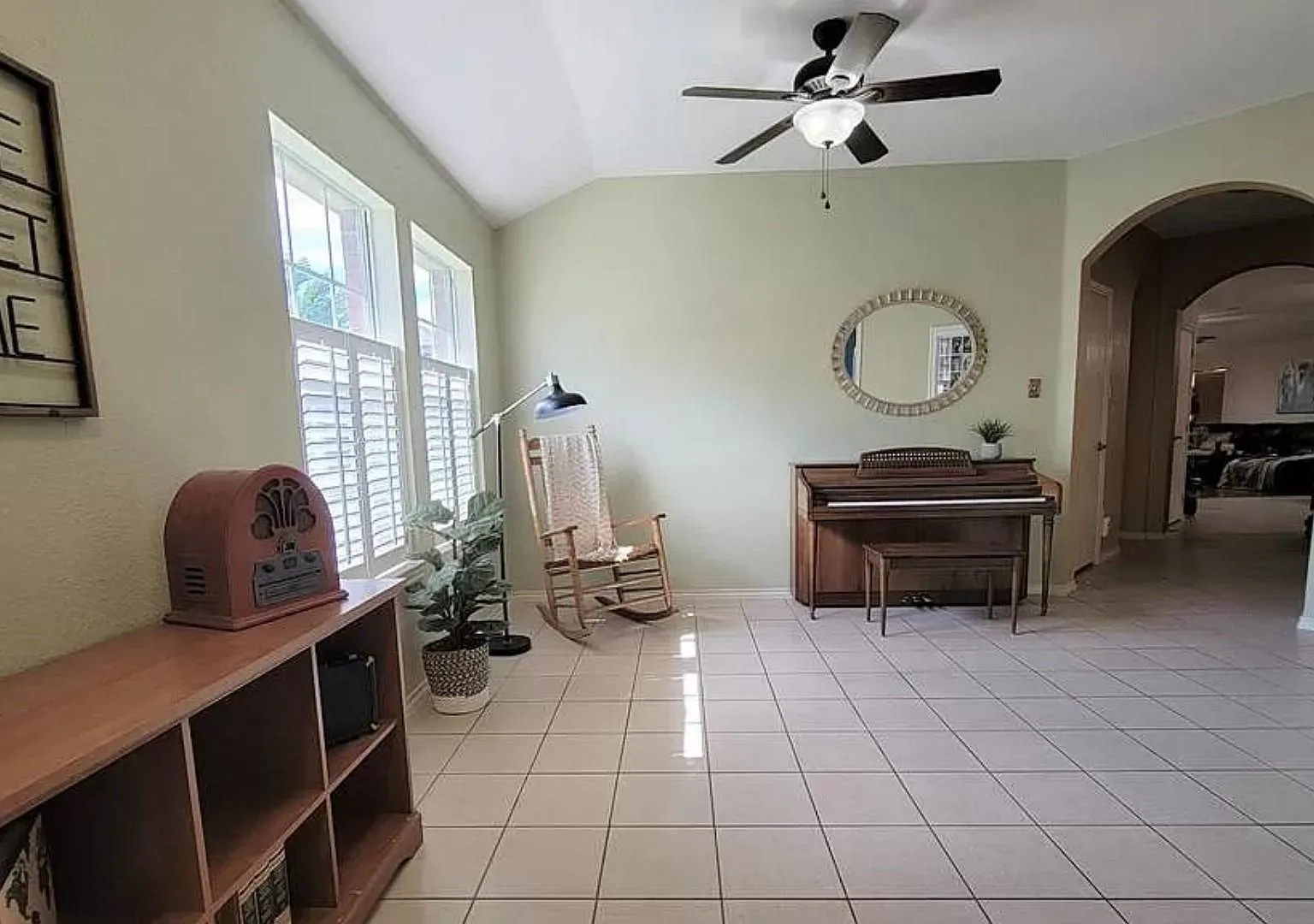 4 bed, 2178 sqft, $2,500 — Photo 2
