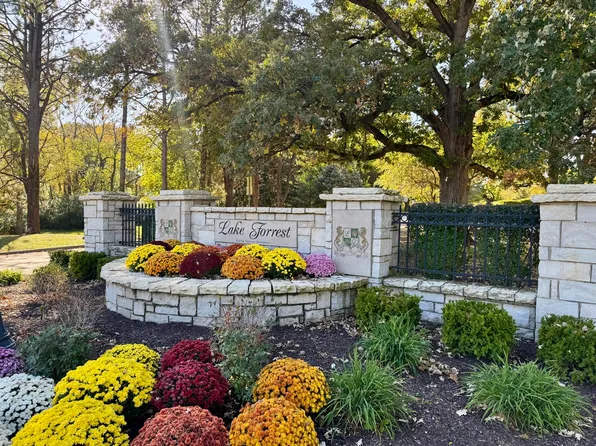 25028 Old Oak Ln, Shorewood, IL 60404