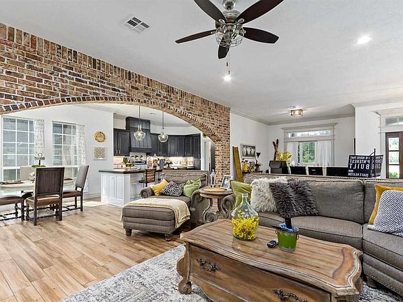 5th image of 438 W Pineshadows Dr