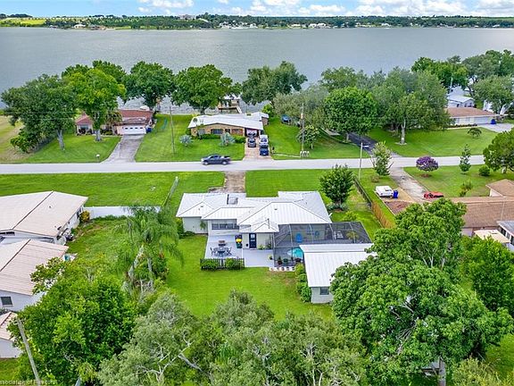4th image of 1739 Lake Clay Dr
