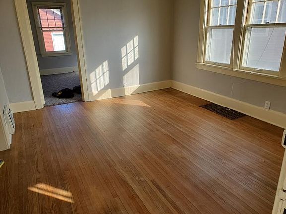 4th image of 126 Clifford Ave