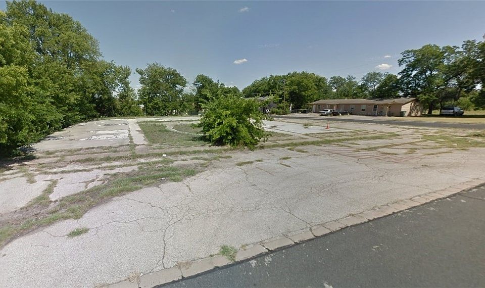 2nd image of 1302 N Gray St