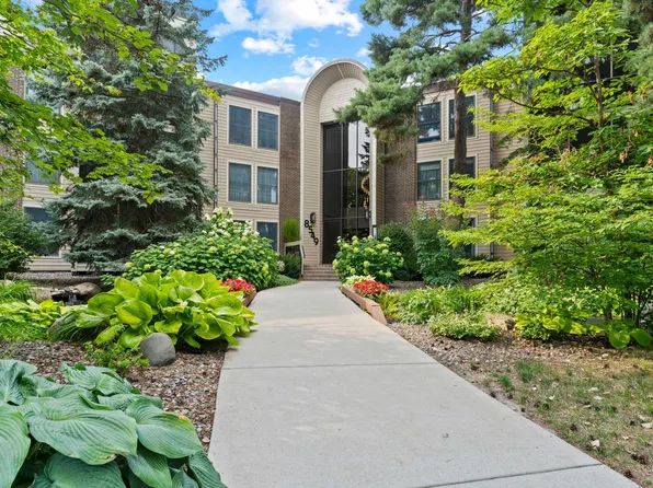 8549 Irwin Rd APT 126, Bloomington, MN 55437