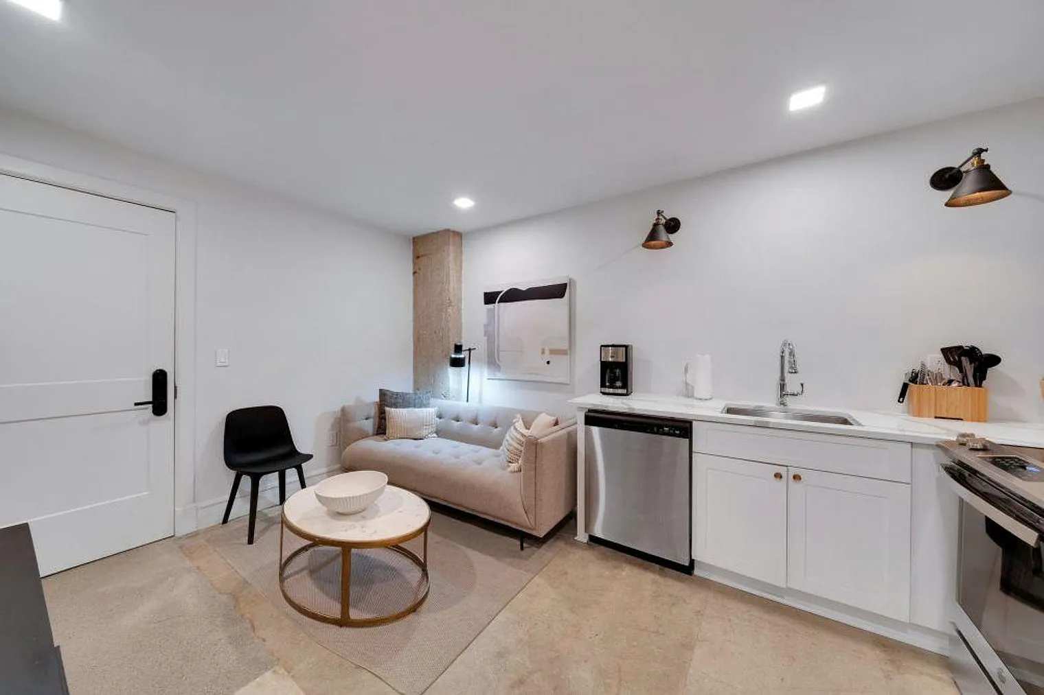 3 bed, 3.0 bath, 1259 sqft, $8,152 — Photo 2