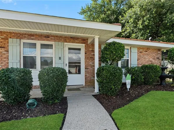 2713 Dauterive Dr, Chalmette, LA 70043