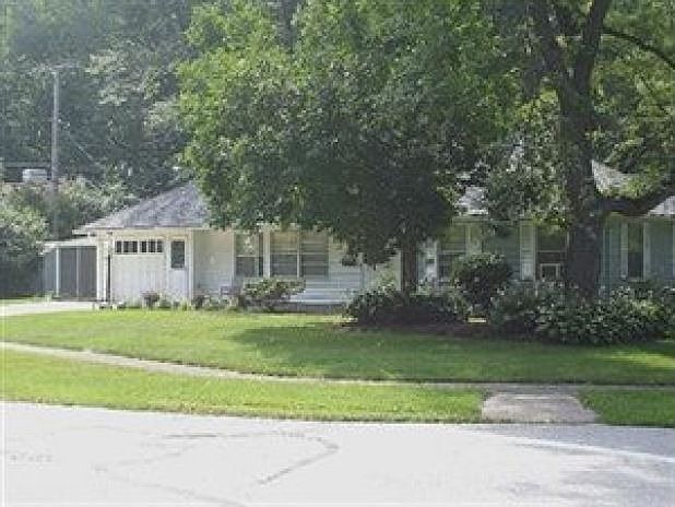 1st image of 465 Crescent Dr
