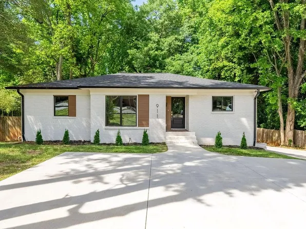 911 E Woodlawn Rd, Charlotte, NC 28209