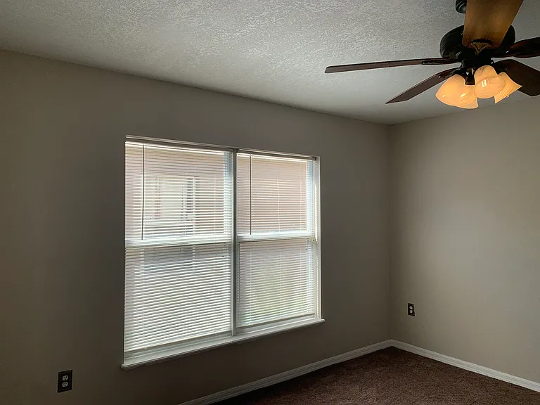 422 Fairfield Dr — Photo 5