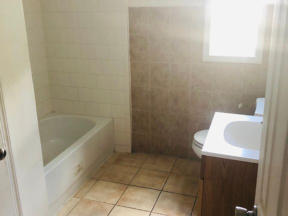 5th image of 1111 N Thompson St Unit 205