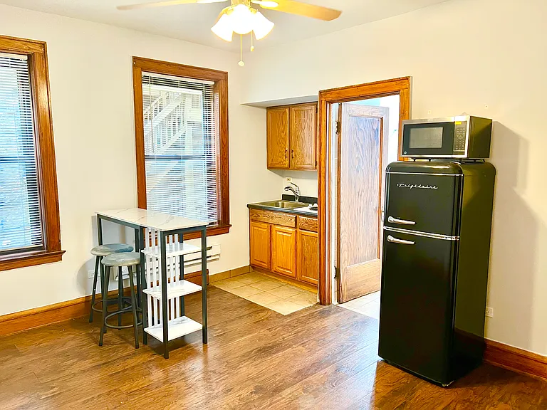 915 W Sheridan Rd #6 — Photo 6
