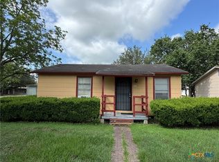503 W Broadway St, Cuero, TX 77954