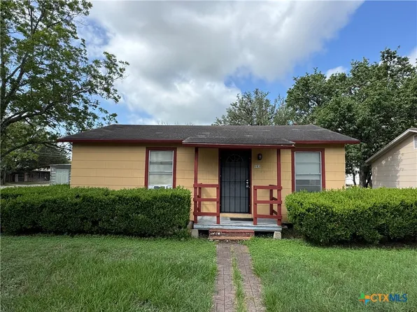 503 W Broadway St, Cuero, TX 77954