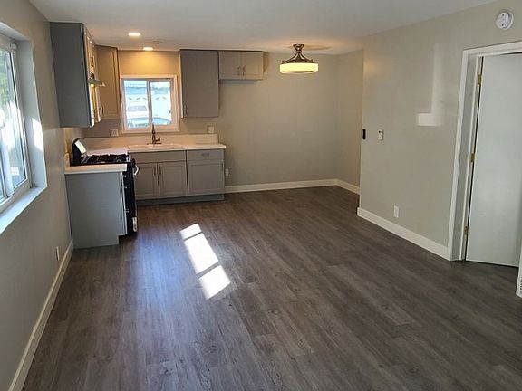 4th image of 10720 Woodbine St #10708029