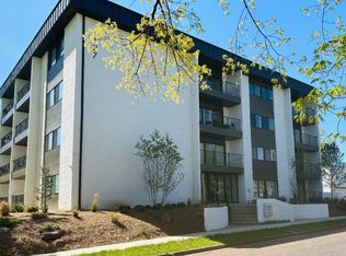 1127 13th St APT 104, Huntington, WV 25701