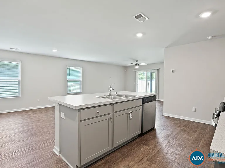 127 Auditorium Rd — Photo 14