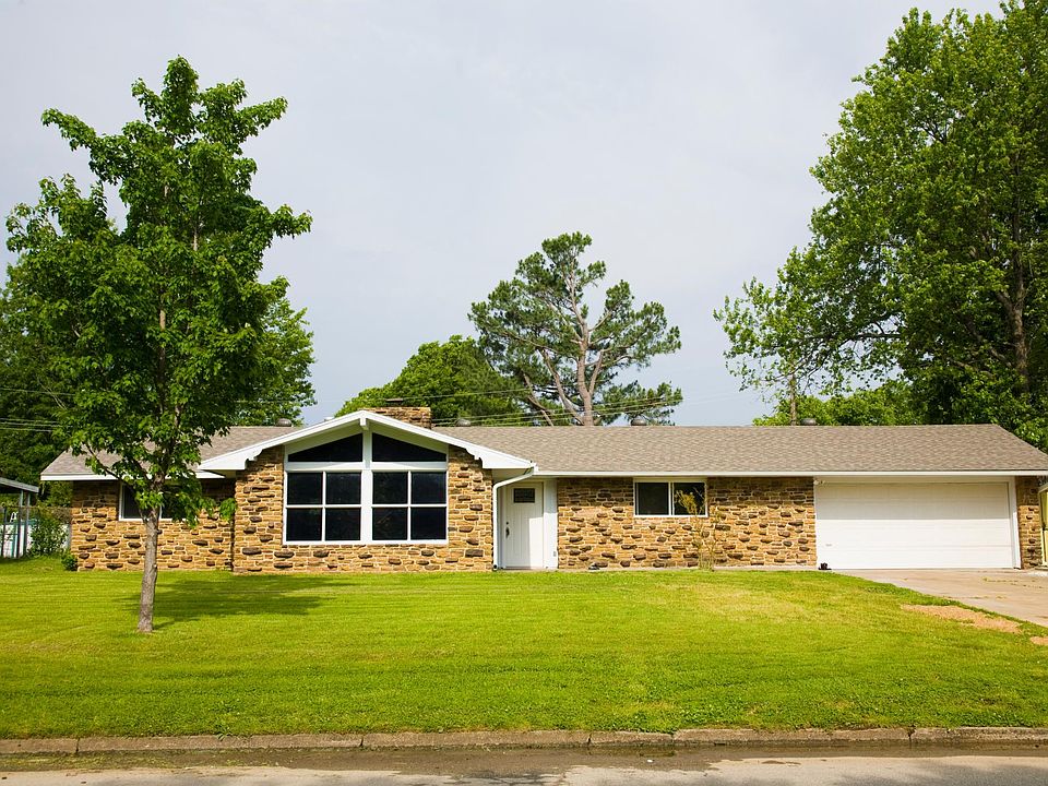 1st image of 506 Hinshaw Dr