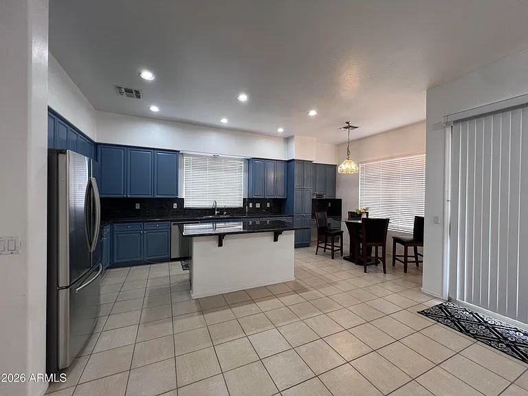 218 E Sunburst Ln — Photo 8