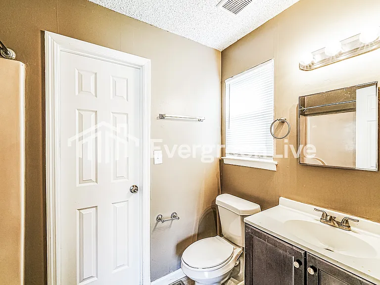 221 Ash Cir — Photo 10