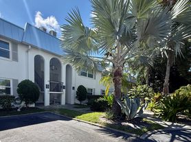 5800 Hollywood Blvd