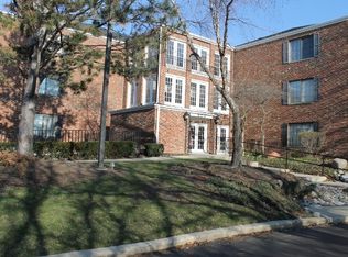 520 Biesterfield Rd APT 313D, Elk Grove Village, IL 60007