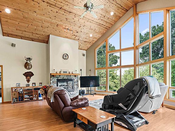 3rd image of 251 Dobbins Ln