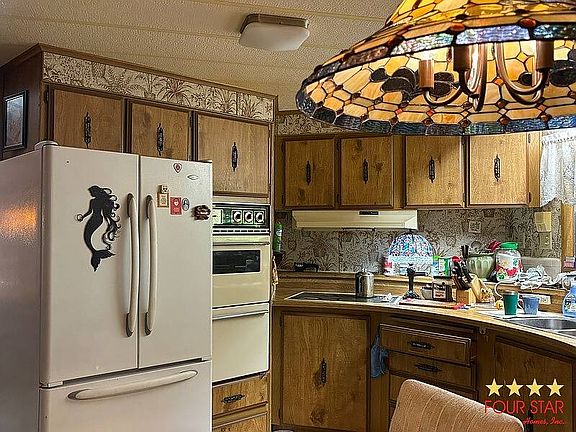 2nd image of 2401 Greenhedge Dr