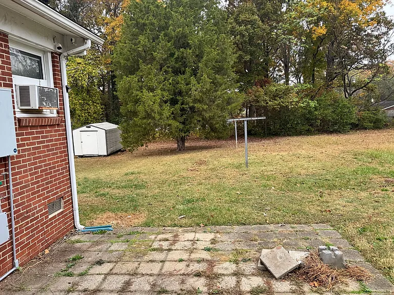 931 Moravia St — Photo 3