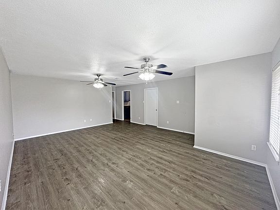 4th image of 902 San Saba Dr