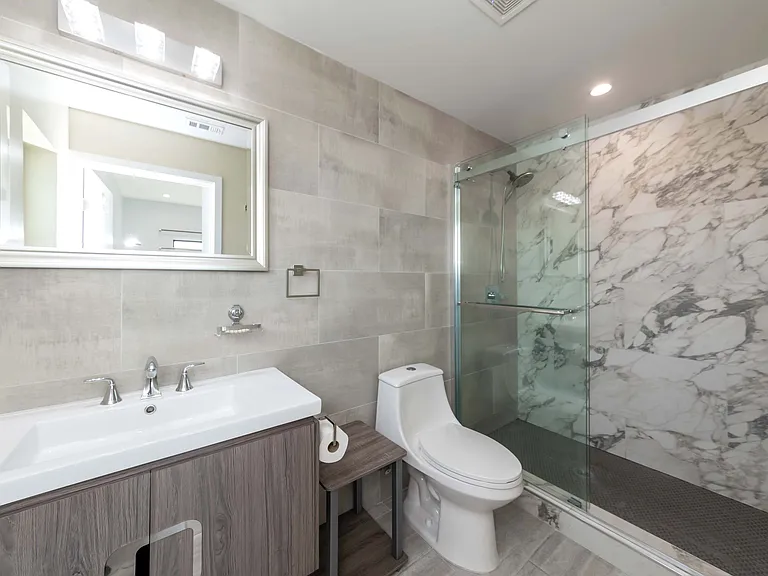 1240 S Harvard Blvd #1/2 — Photo 15