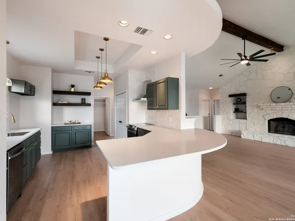 8106 CEDAR KNOLL DR, San Antonio, TX 78255