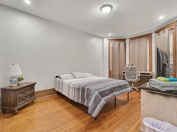 257 Woodlawn Avenue image 13 of 21