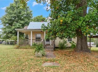 402 Pine St, Blackburn, MO 65321