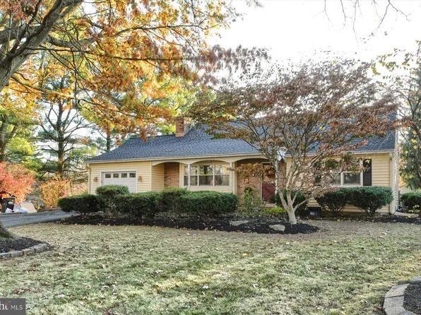 2716 Diamond St, Hatfield, PA 19440