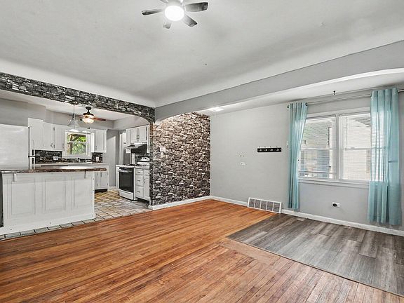 5th image of 1336 Beechwood St NE