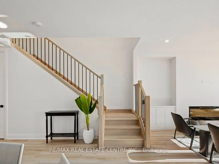 49 Lucas Rd #UPPER ONLY — Photo 15