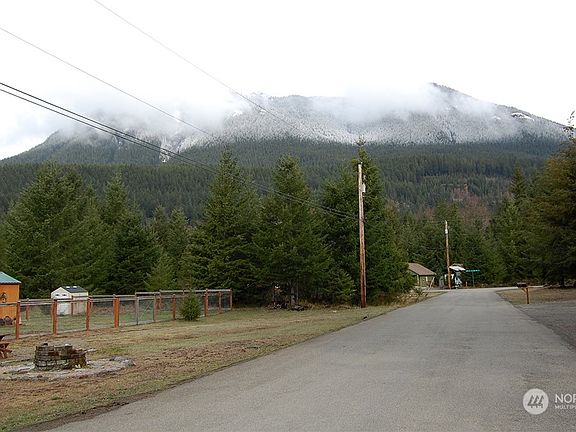 5th image of 107 Jack Fir Court W