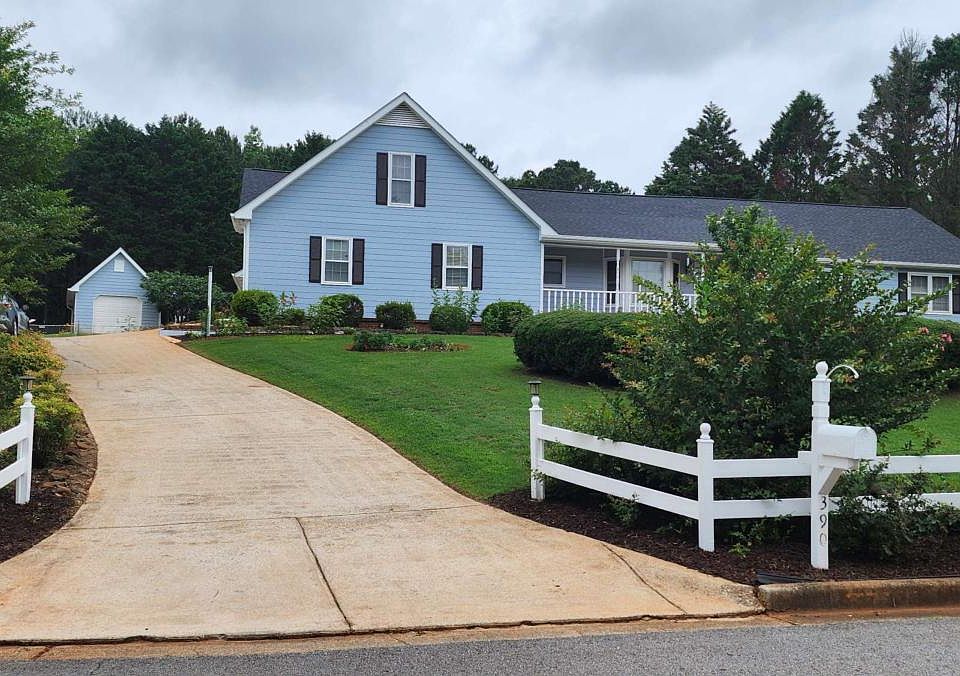 1st image of 390 Lake Ridge Ct