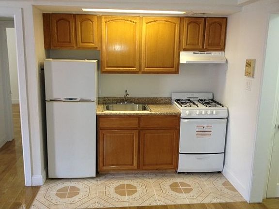 3rd image of 10818 72nd Ave