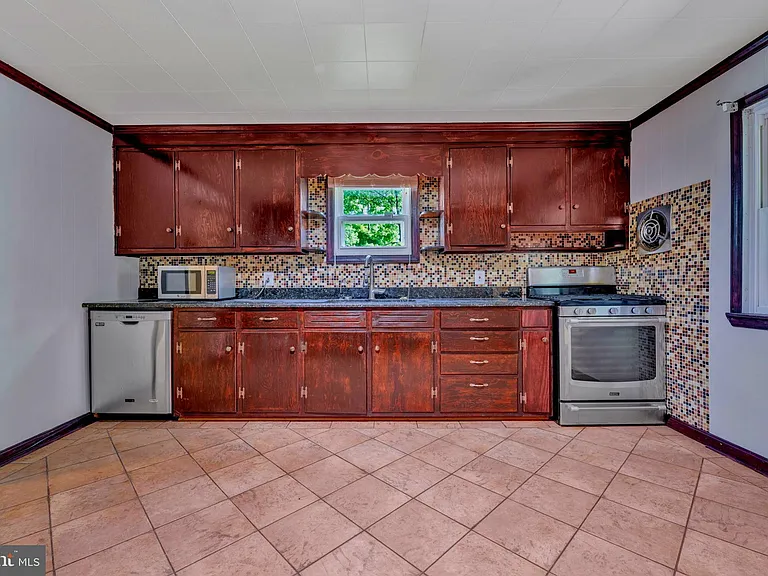 8206 Waterford Rd — Photo 18