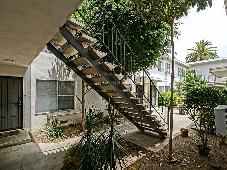 3655 Midvale Ave — Photo 18