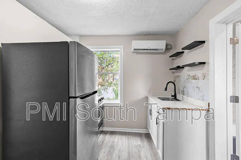 Building Photo - 2135 W Saint Louis St #2