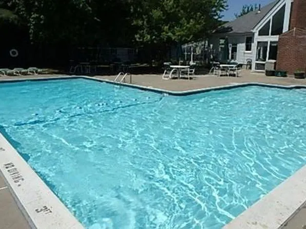 20 Walden Dr APT 20, Natick, MA 01760